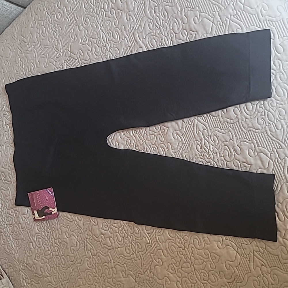 Be Maternity by Ingrid & Isabel Capri Leggings Black Size M/L